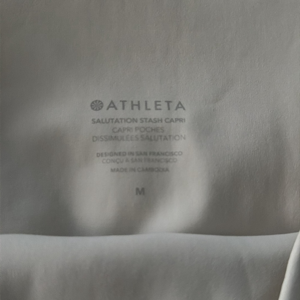 Athleta Salutation Stash High Rise Capri Legging size m - Picture 3 of 5